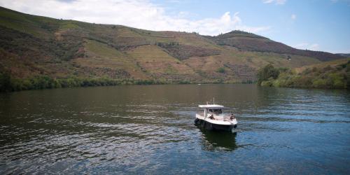 Cruzeiro Pinh&atilde;o Douro Sunset