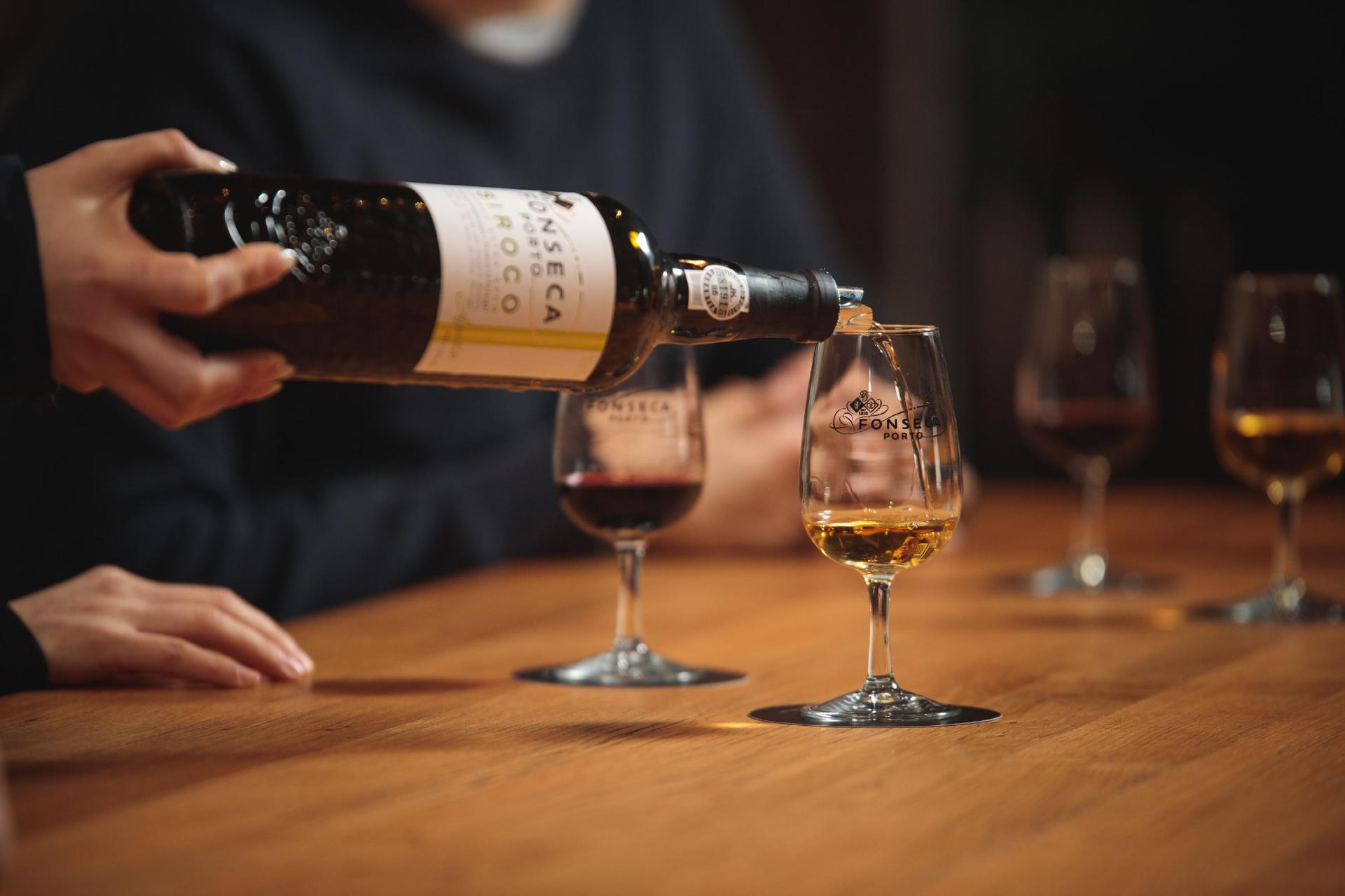 Cruzeiro das 6 Pontes com Visita &agrave;s Caves, Prova de Vinhos e Fado - 4